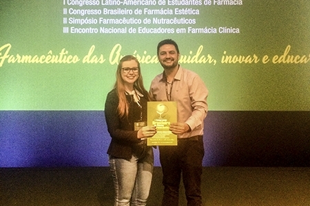 Trabalho de mestranda recebe Meno Honrosa no Congresso Brasileiro de Cincias Farmacuticas