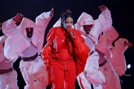 Super Bowl: Rihanna desfila hits na sua volta aos palcos