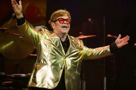 ltimo show de Elton John  marcado por convidados surpresas e muita emoo