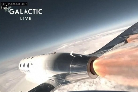 Primeiro voo comercial Virgin Galactic  bem sucedido