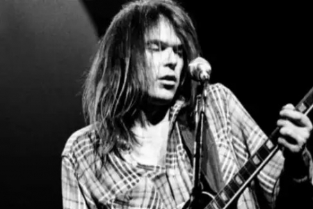 Neil Young lanar 