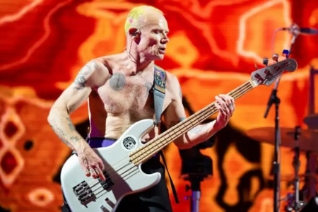 O pior lbum do Red Hot Chili Peppers, de acordo com Flea