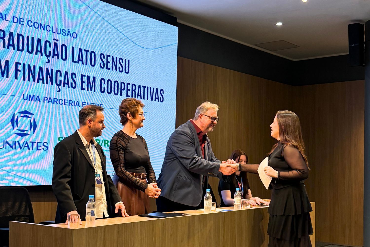Univates e Sescoop/RS formam 33 profissionais no MBA em Finanças em Cooperativas