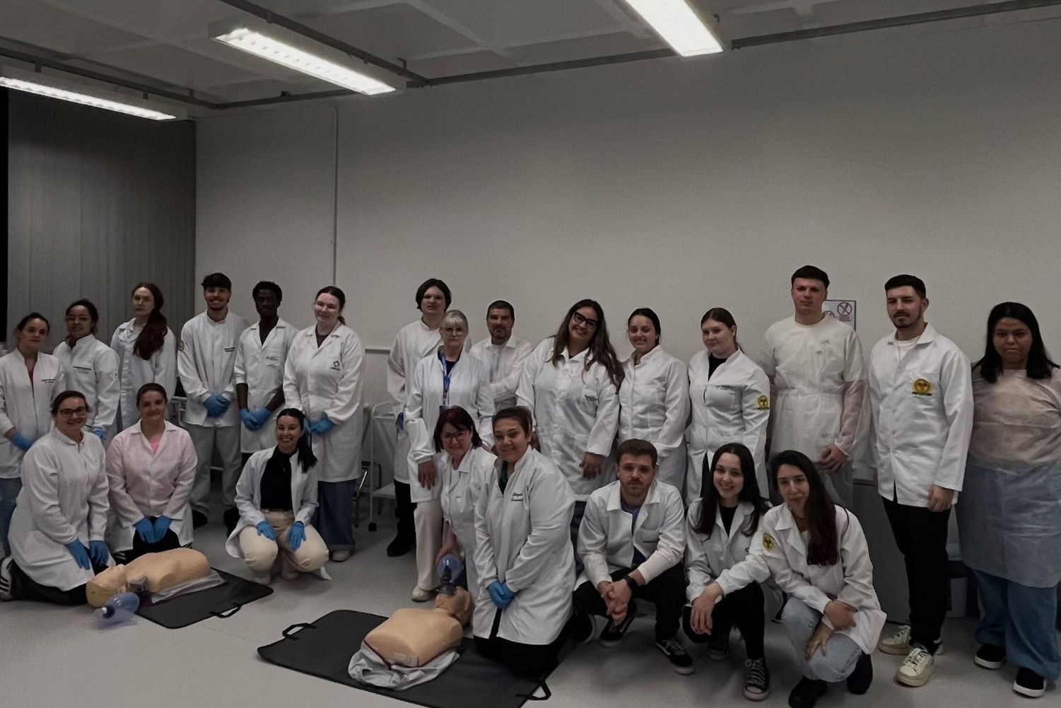 Estudantes dos Técnicos em Enfermagem e em Radiologia participam de aula prática no HUB Tecnovates Hub Tecno Saúde