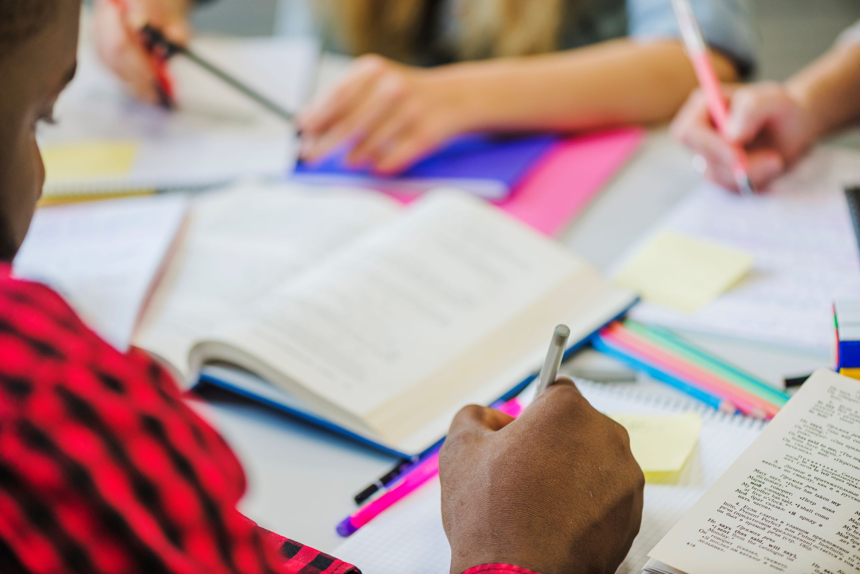 Pesquisa aponta necessidade de reconfiguração do modelo de ensino em sala de aula após a implantação do Novo Ensino Médio