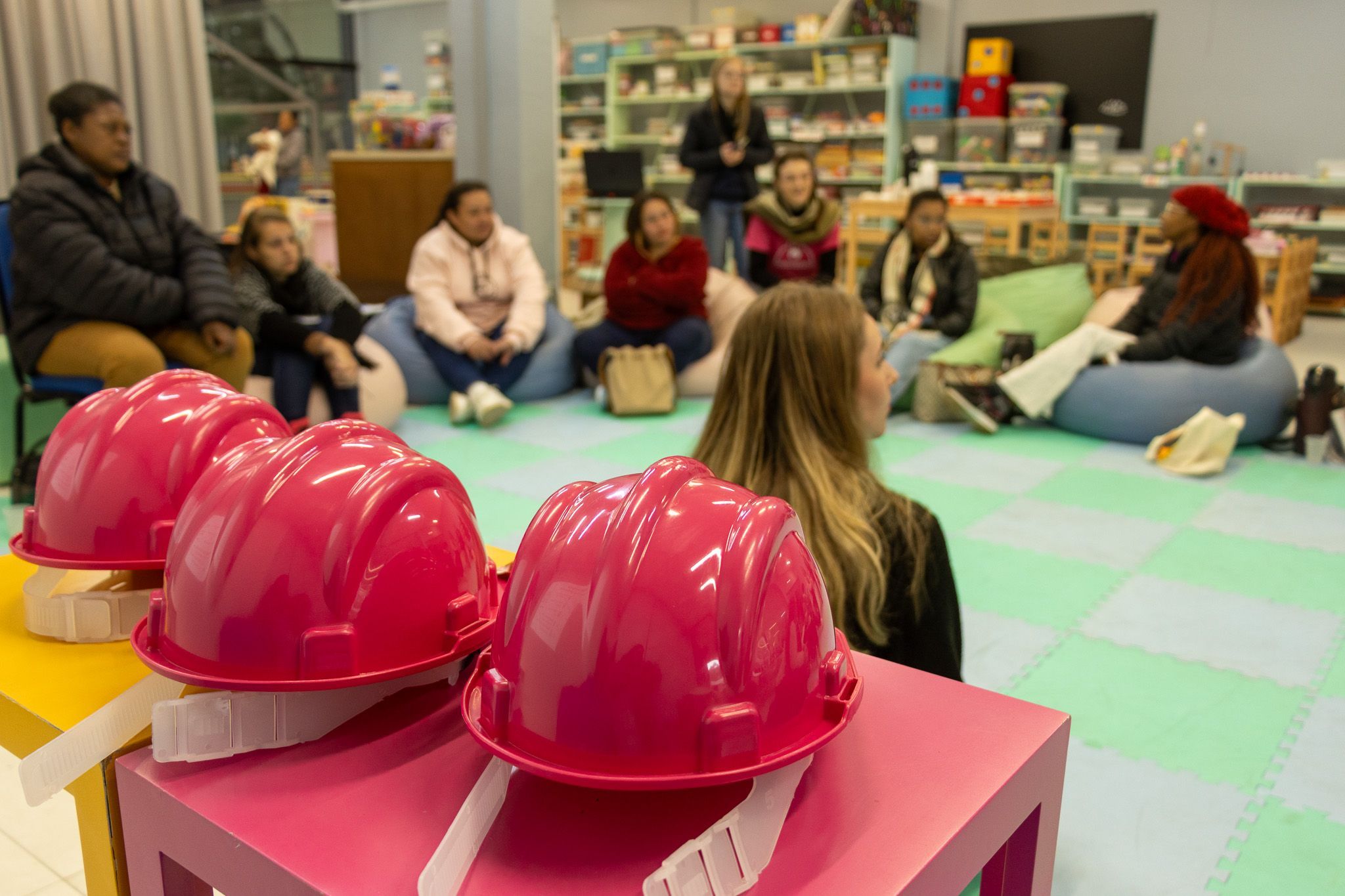 Projeto Capacete Rosa inicia atividades da segunda turma de auxiliares para construção civil