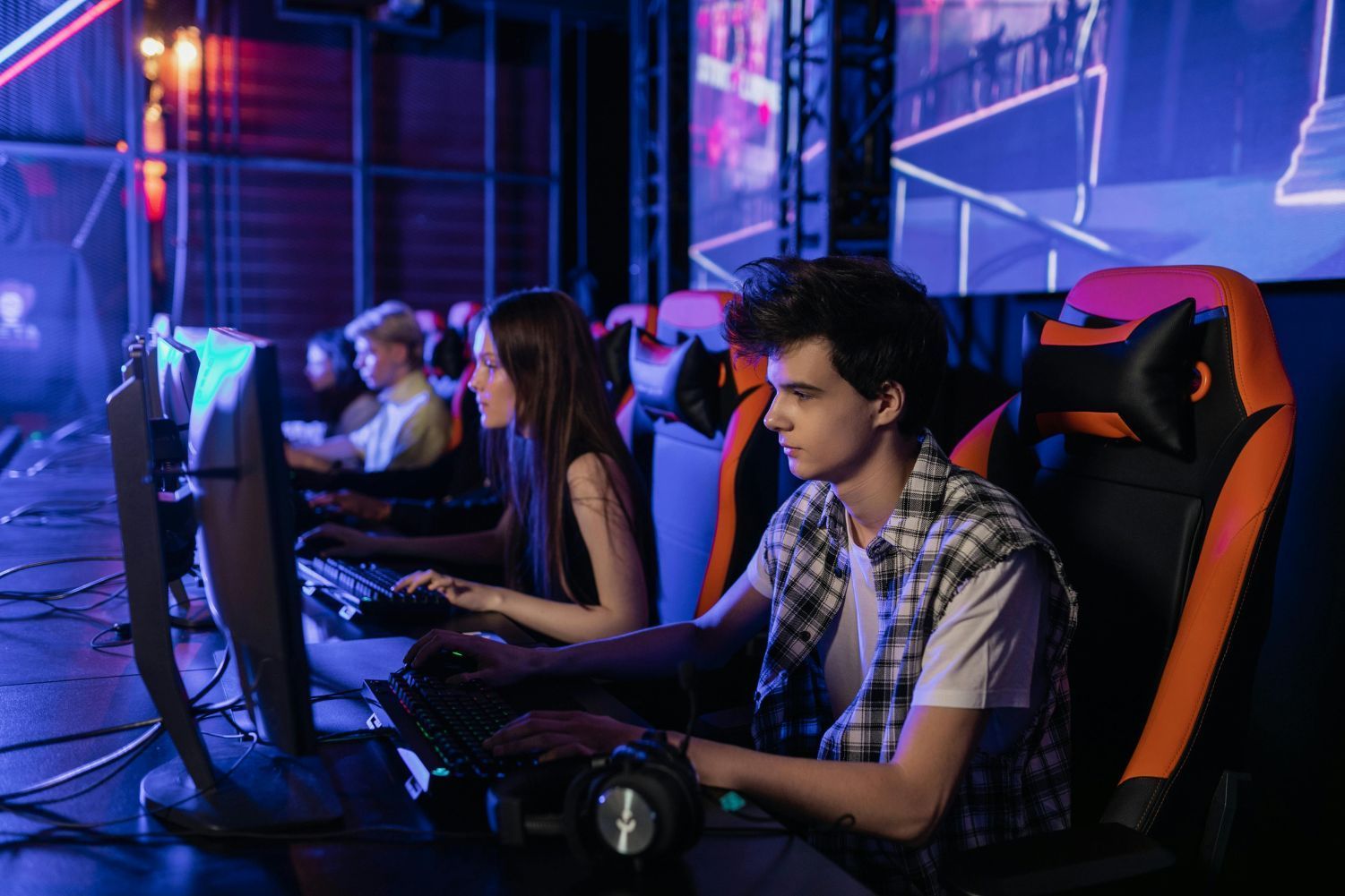 TCC de estudante de Direito reflete sobre a proteção jurídica conferida a adolescentes participantes de competições de e-sports no Brasil