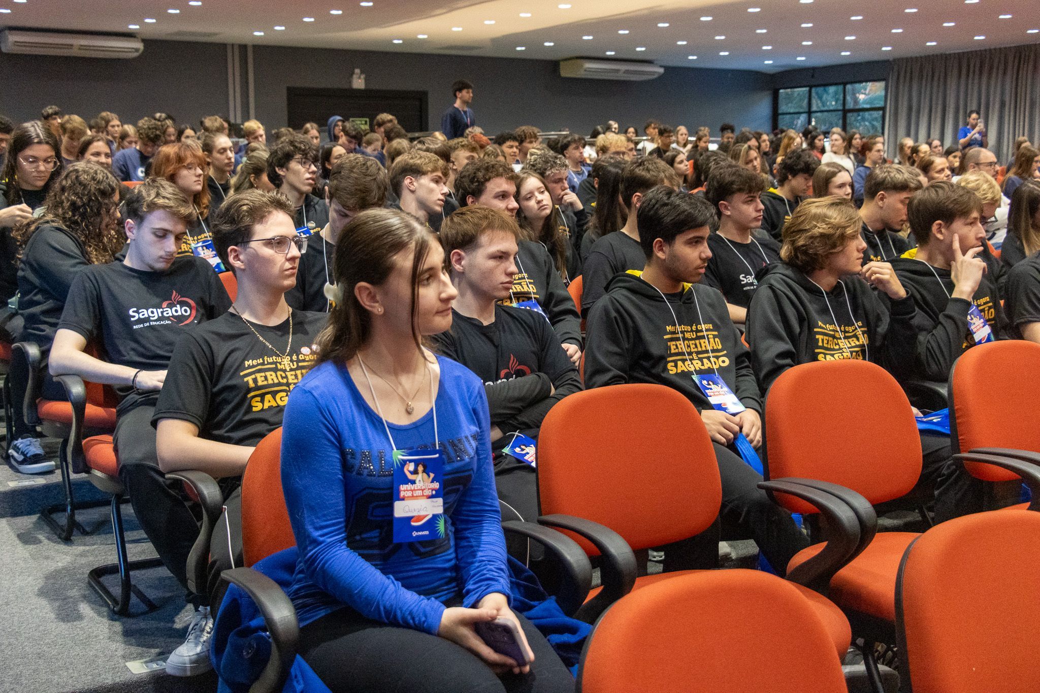 Estudantes de Ensino Médio experimentam cursos de graduação no Universitário por Um Dia