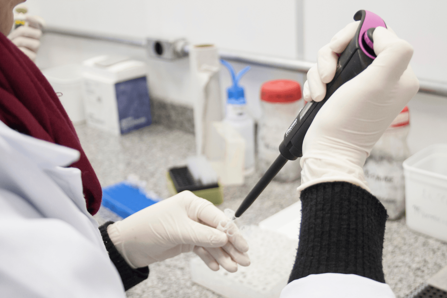 Univates recebe da empresa QuatroG Biotecnologia doação de reagente mais seguro e sustentável para Laboratório de Biologia Molecular