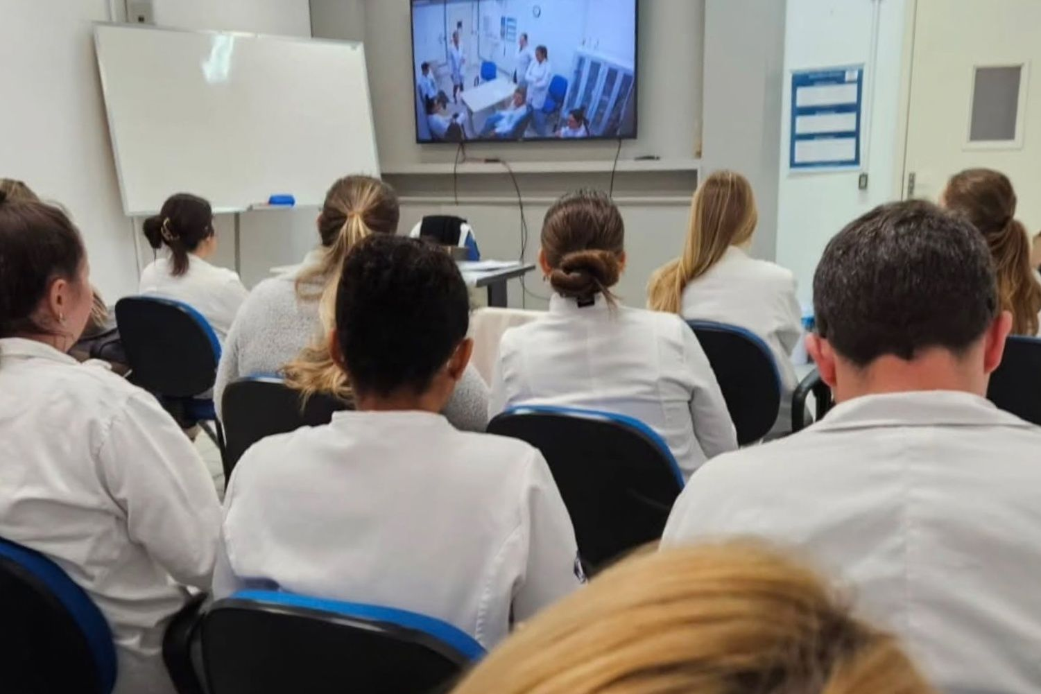 Aula conjunta integra estudantes de Nutrição e de Enfermagem da Univates em atividades de cuidado à pessoa idosa