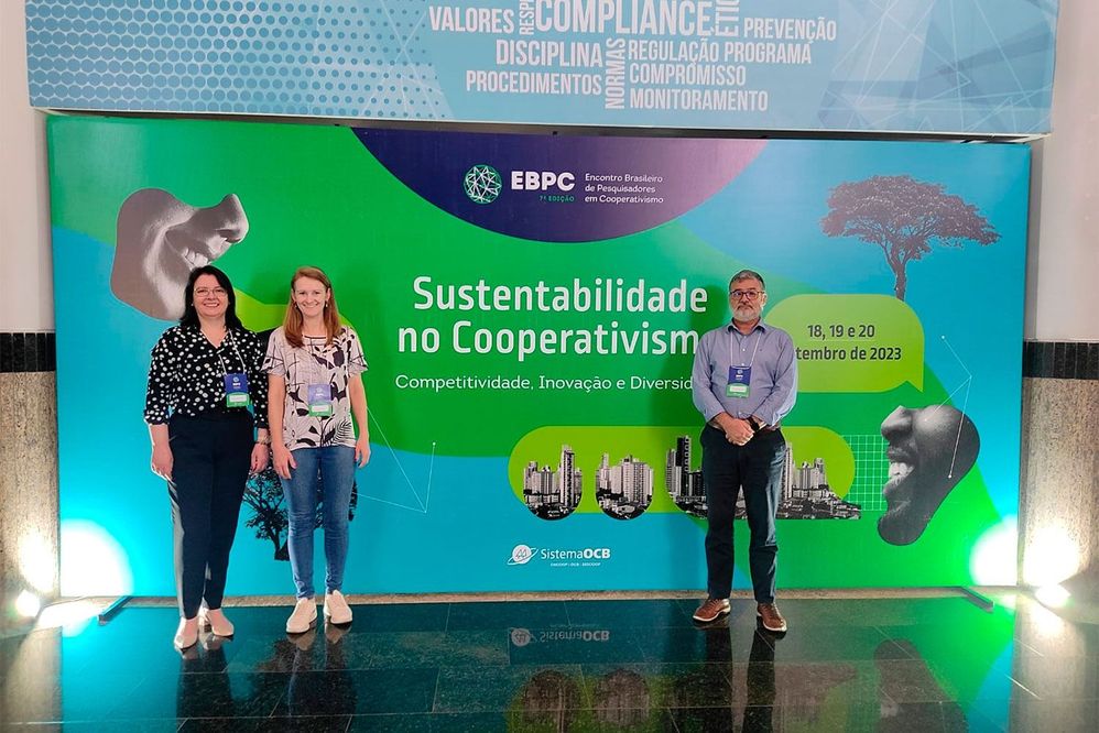Professores Júlia Barden, Fernanda Sindelar e Carlos Cyrne estiveram no 7º EBPC em Brasília.
