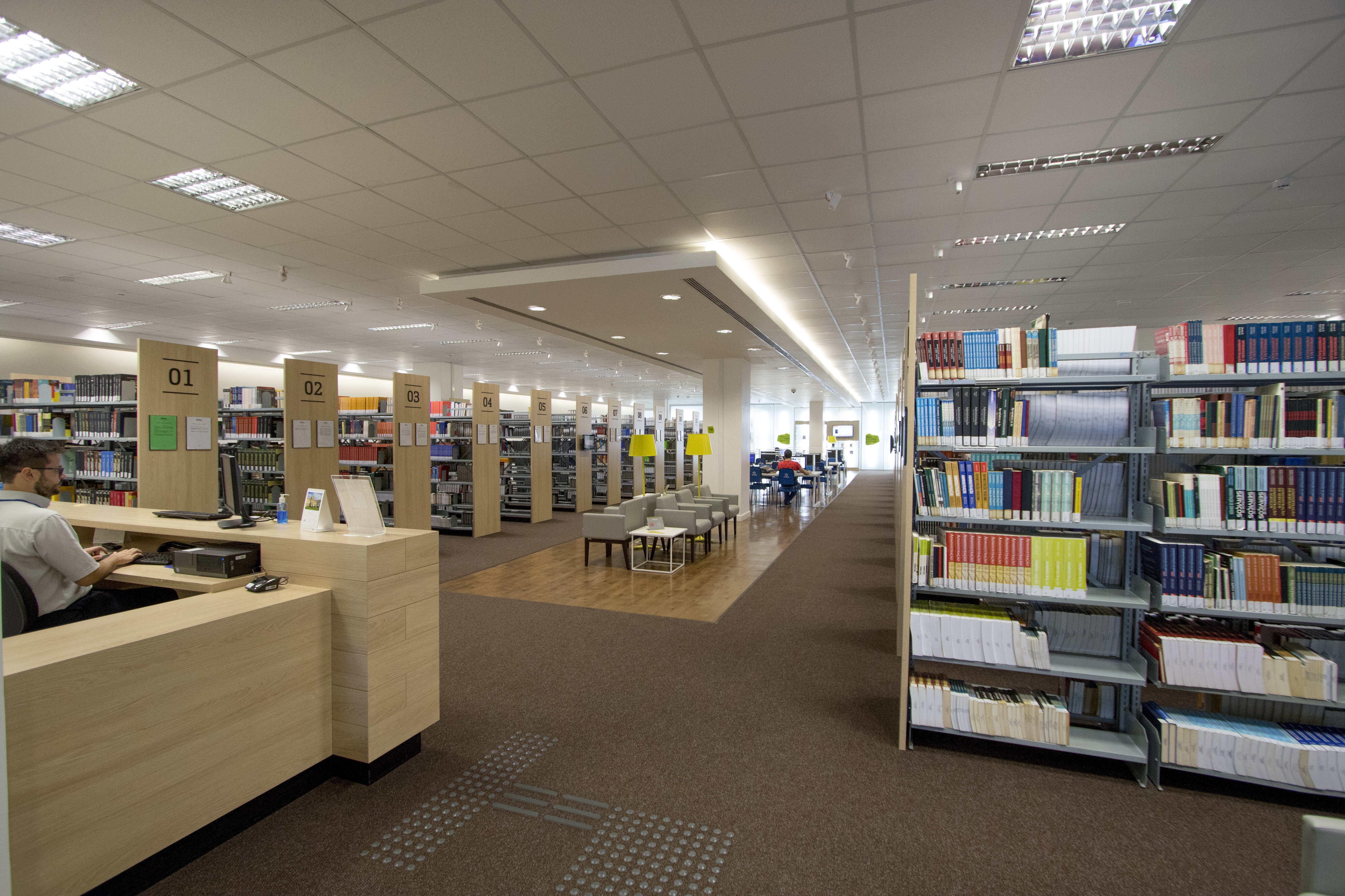 Conheça o acervo de obras da Biblioteca da Univates.