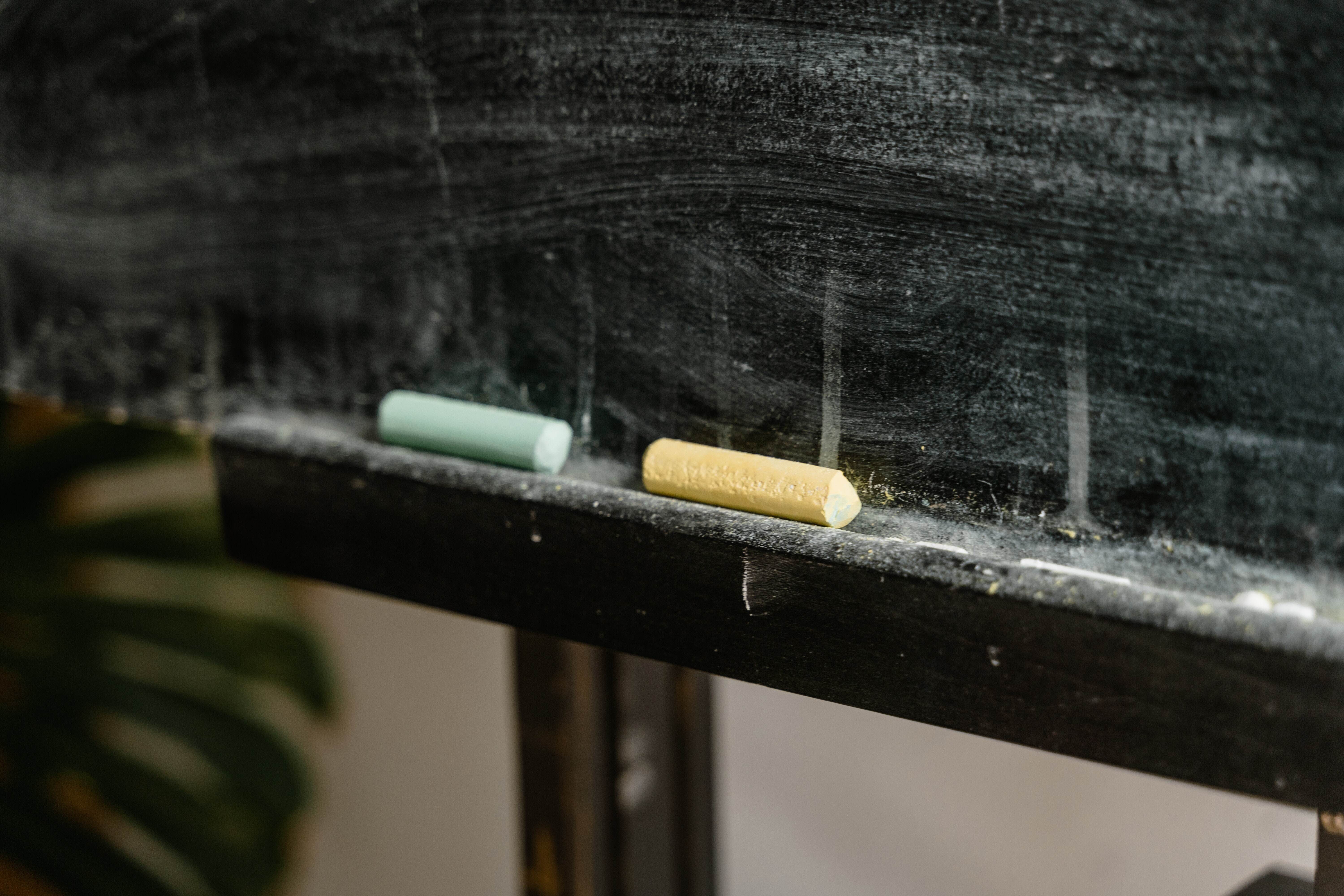 Conheça as diferenças entre ensino médio e faculdade.