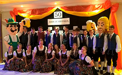 Integrantes do Grupo de Danas Alems Frshin