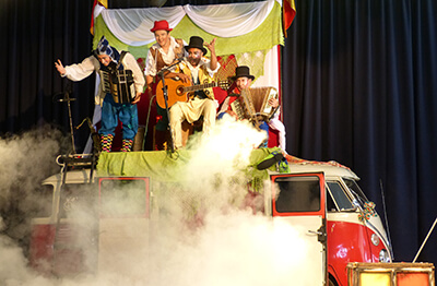 Grupo La Kombita em apresentao