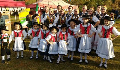 Grupo de Danas Folclricas Alems Tanzen Macht Freunde