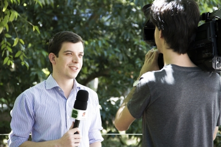 Diplomado recebe prmio de jornalismo