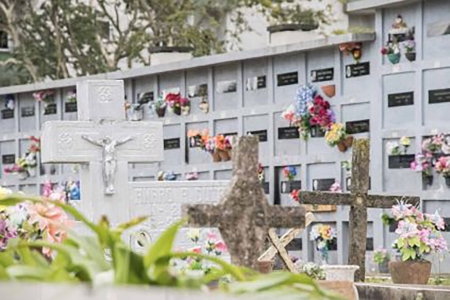 Diplomada utilizada cemitérios como fontes de memórias em TCC