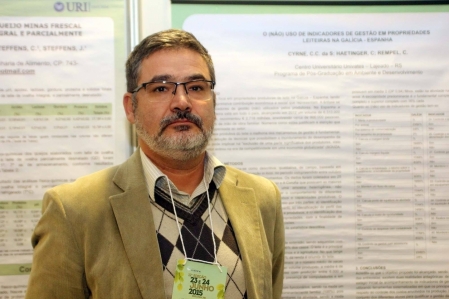 Associate dean presents research at international congress