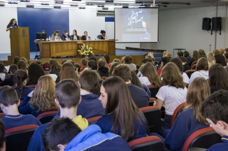 Concursos de lnguas renem estudantes de escolas da regio