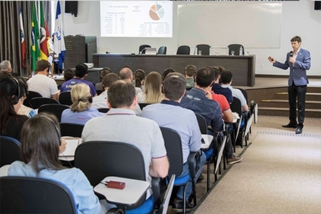 Palestra no Tecnovates apresenta cases de uso de IA em empresas da região do Vale do Taquari