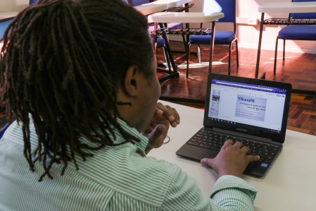 Mestrando pesquisa sobre aprendizagem em espaos no escolares de educao