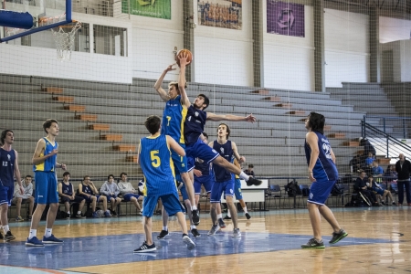 Joguem inicia com basquete