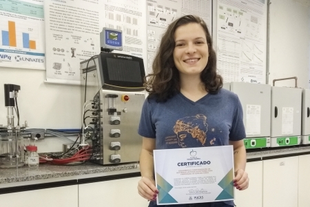 Aluna e bolsista da Univates recebe prmio destaque em evento cientfico