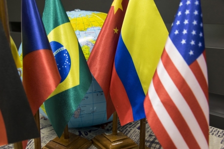 Quer fazer intercmbio sem sair de casa? Conhea o programa Mi casa, su casa