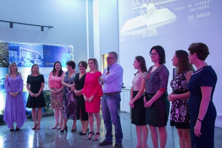 Jantar rene diplomados, alunos e professores na comemorao dos 50 anos do curso de Letras