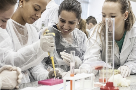 Programa de Cincia para Meninas d visibilidade a questes de gnero