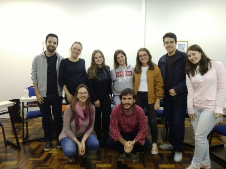 Alunos de turma de ingls avanado do Univates Idiomas recebem visita de professor italiano