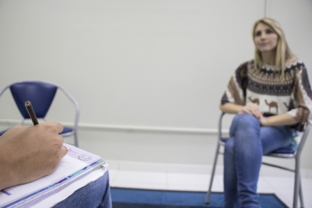 Pesquisadores selecionam voluntrios para participarem de pesquisa sobre avaliao de funes cognitivas