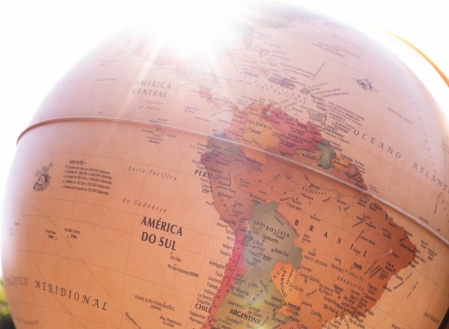 Estudantes brasileiros e colombianos tm aula ao vivo compartilhada entre a Univates e a CUN, da Colmbia