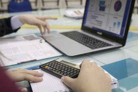 Diplomada da Univates analisa demonstraes contbeis de quatro universidades do Rio Grande do Sul