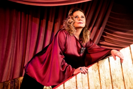 Pea com a atriz Vera Fischer  a nova atrao do Teatro Univates