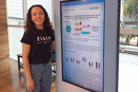 Estudante de Fisioterapia apresenta trabalho sobre covid longa no 3 Congresso UFCSPA