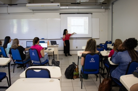 Estudante mexicana realiza pesquisa com idosos em instituies de longa permanncia no Vale do Taquari