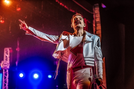 Est suspenso Queen Celebration, evento de tributo com Andr Abreu