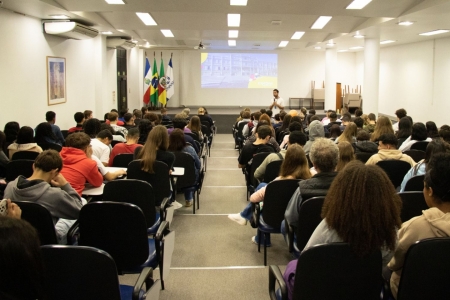 Univates e Colgio Estadual Presidente Castelo Branco acolhem estudantes do ensino mdio na retomada das aulas