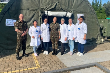 Grupo de estagirios do curso Tcnico em Enfermagem visita hospital de campanha em Estrela