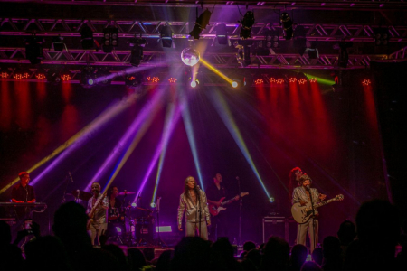 Espetculo em tributo aos Bee Gees  reagendado para 18 de julho