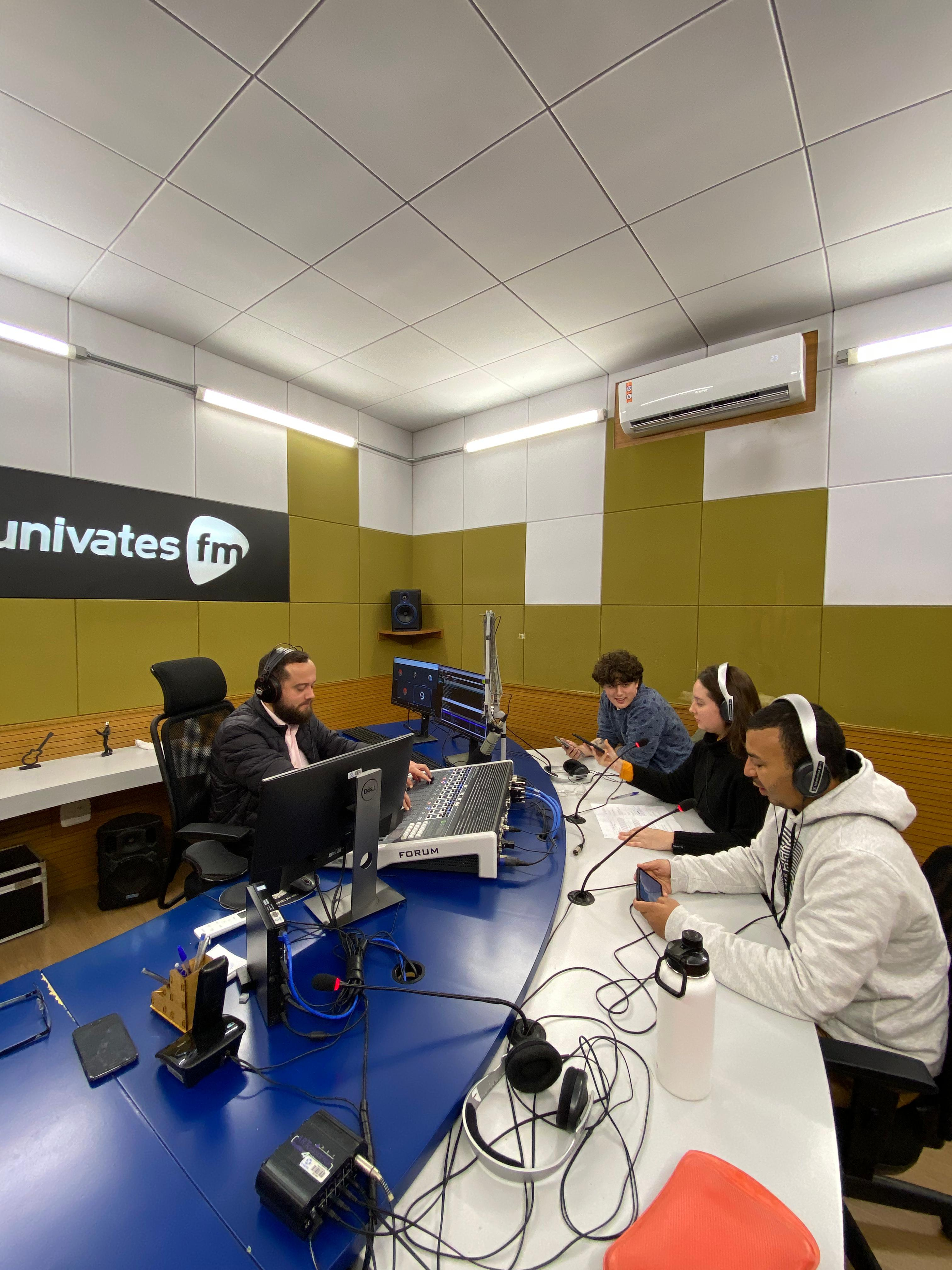 Estudantes de Comunica��o utilizam a R�dio Univates como laborat�rio de experimenta��o