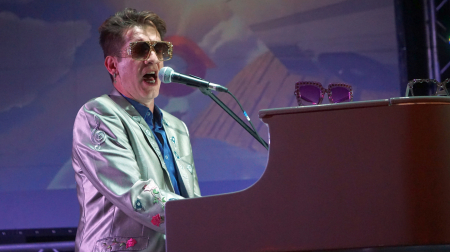 Nova data: espetculo em homenagem a Elton John  reagendado para 19 de outubro