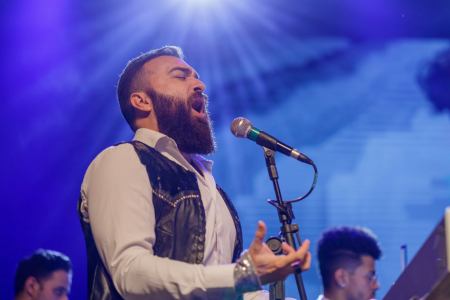 Tributo a Elvis Presley: tenor Etcheverry Santi Rebelatto e outros msicos gachos subiro ao palco do Teatro Univates para homenagear dolo do rock and roll