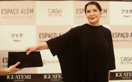 'Espao alm' mostra peregrinaes de Marina Abramovic no Brasil