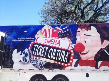 Cinema itinerante gratuito percorrer 40 cidades brasileiras at novembro