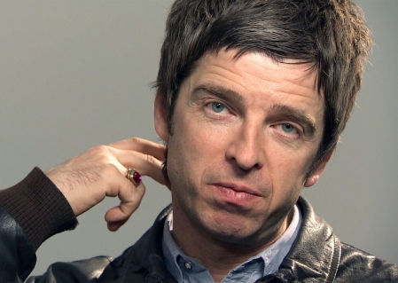 JAMAIS peça uma selfie para Noel Gallagher na rua: “eu mando se f----”