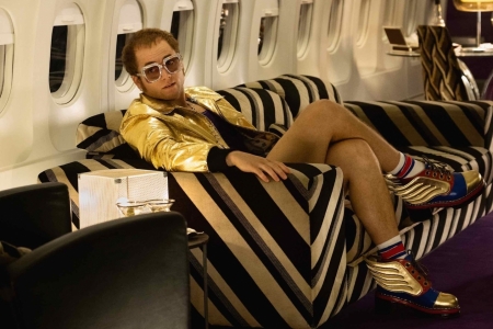 Novo teaser com trechos inditos destaca a fantasia de Elton John