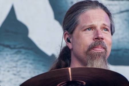 Lamb of God anuncia sada do baterista e fundador Chris Adler